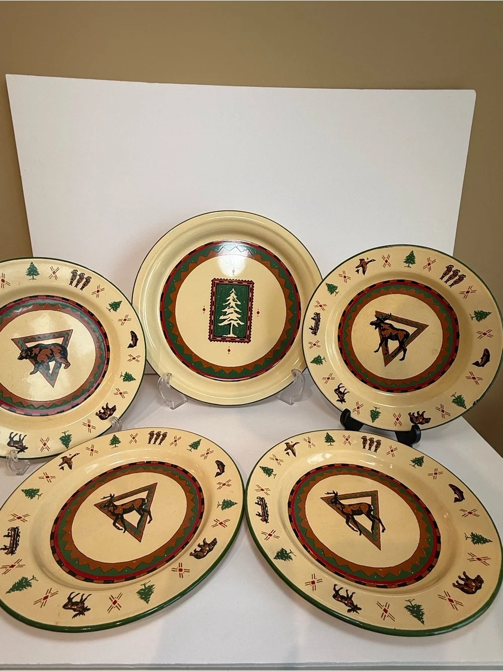 Set of 5 Lodge Enamel Midwest of Cannon Falls Plates - 4 Dinner Plates, 1 Serve